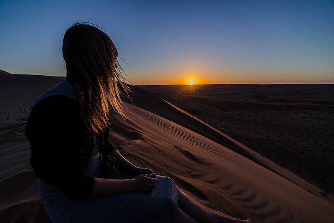 6-Day Latifa Package Tour - Day 1: Bimmah Sinkhole, Wadi Shab Pools, and Ras al Jinz Turtle Night