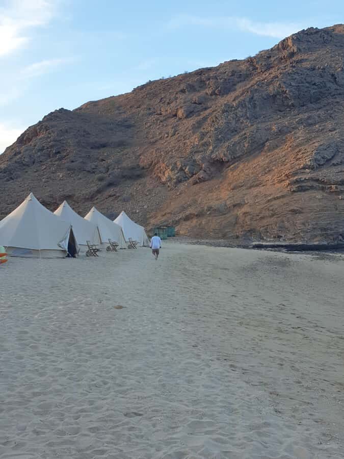 Camping to the Daymaniyat Islands with an overnight stay - Food and timing: breakfast, buffet lunch, and BBQ dinner on the beach