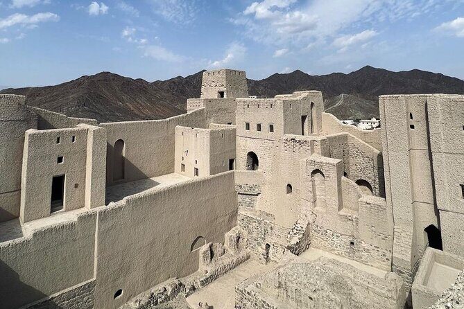 Day Tour to the Enchanting Forts of Nizwa - Stop One: Nizwa Fort and the Power of Circular Cannon Tower Views