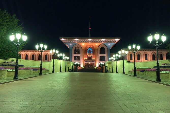 Discover Muscat: Group City Tour - Muttrah Souq: a full hour for bargaining and ordinary life