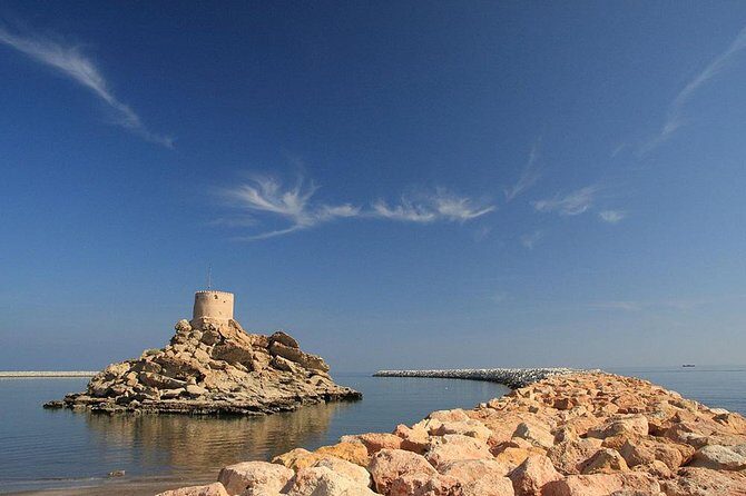 Discover the South and Wadi Shab from Muscat - Getting In and Out of Muscat: Pickup, Audio, and Small-Group Flow
