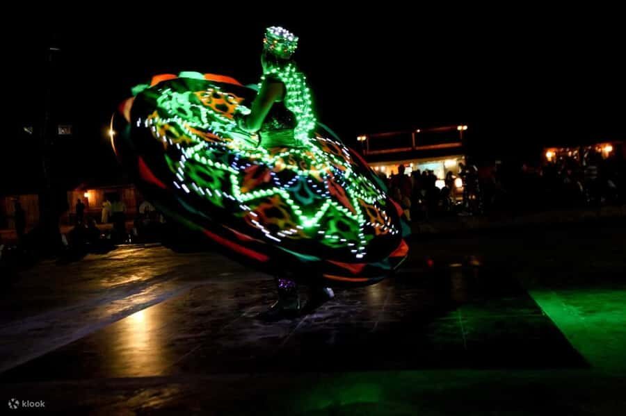 Dubai: Desert Safari with BBQ Dinner - Tanoura dance, belly dance, and fire show under the stars