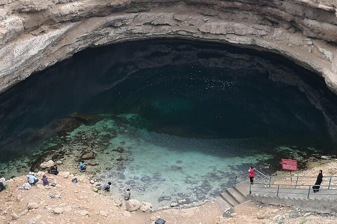 East Coast and Wadi Shab tour - A full East Coast day: Muscat at 7:00 am and a 10-hour rhythm