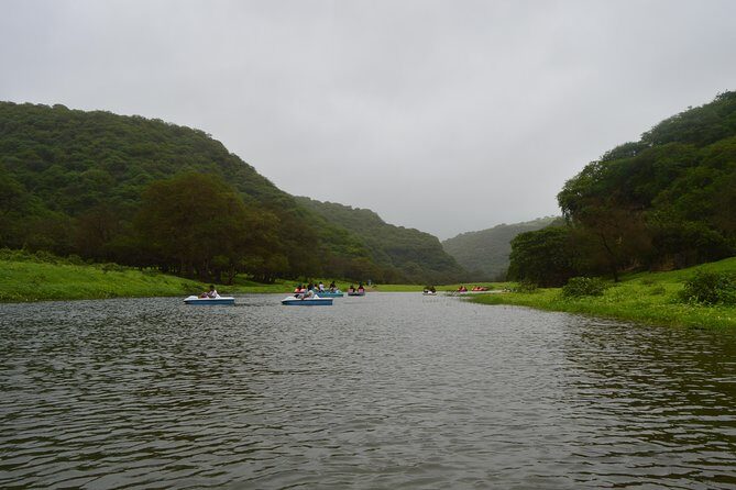 East & West Salalah Combination Tour - Darbat Waterfall, Mughsail - Haffah: coconut farms, beach air, and Al Husn Souk