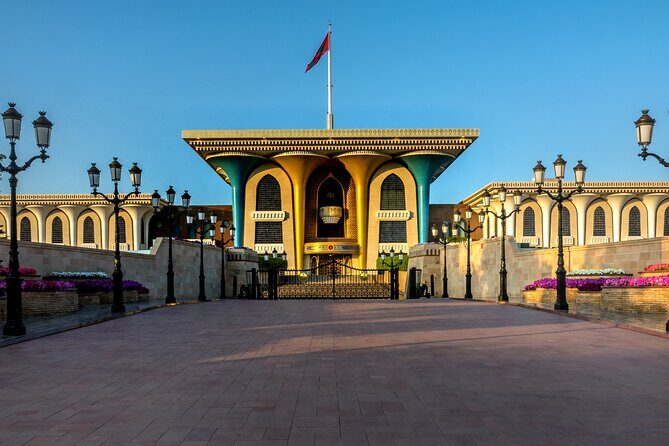 Enjoy a traditional Omani local style tour around Muscat - Al Alam Palace and Old Muscat: Portuguese-era forts and traditional houses
