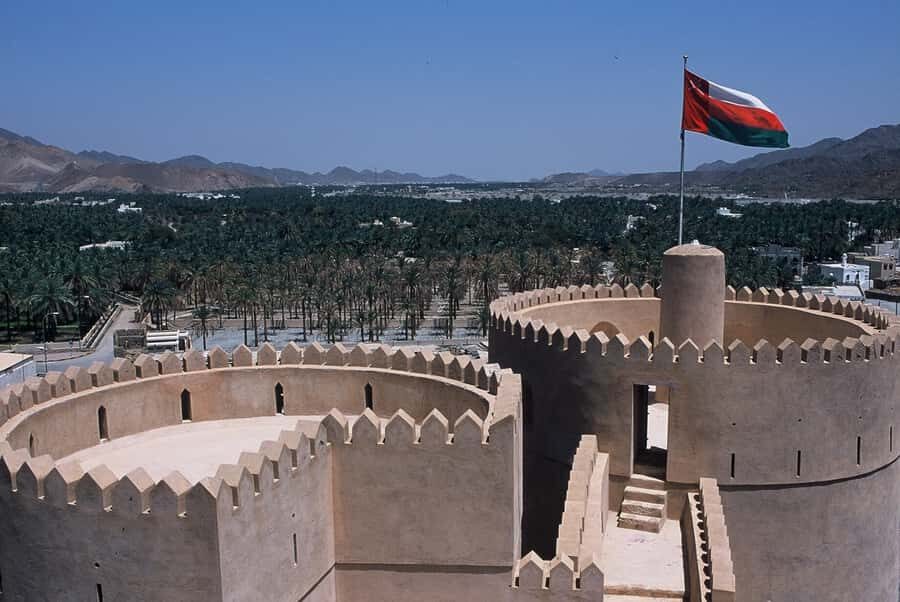 From Muscat: 4-Day Oman Highlights Tour - Nizwa: the souq early, the fortress with traps, and a town that moves at its own speed