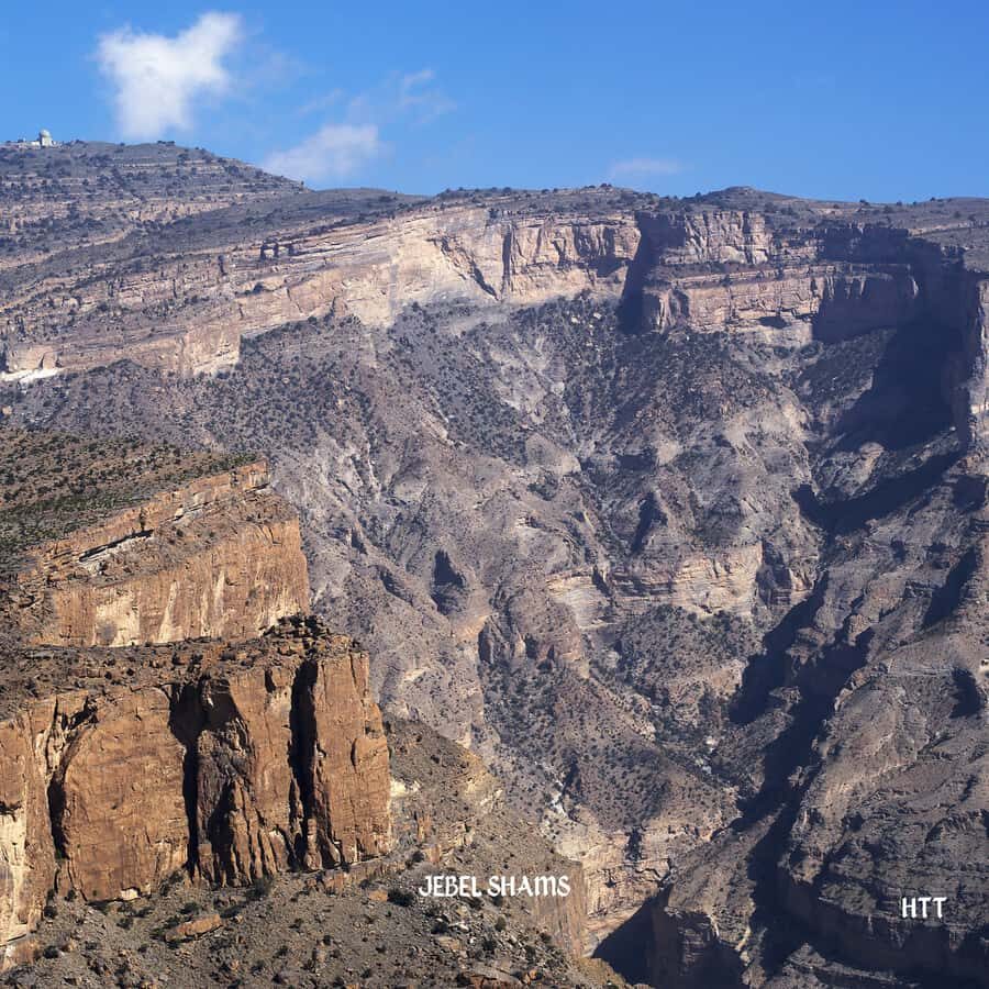 From Muscat: Nizwa Day Trip with Grand Canyon - Nizwa Round Tower Fort: history you can walk through