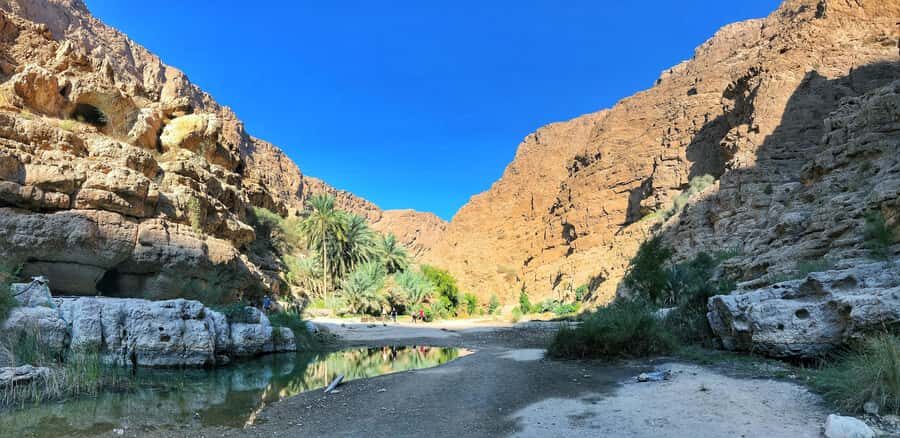 From Muscat: Wadi Shab & Bimmah Sinkhole Full-Day Tour - Lunch: a real break, not just a stop