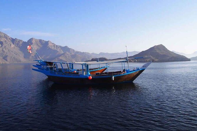 Full-Day Dhow Cruise in Khasab Musandam - Group Size and Crew Attention: Why the Day Feels Calm