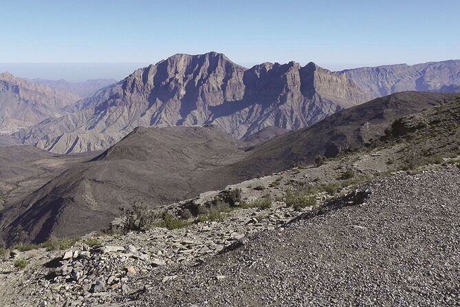 Full-Day Grand Canyon and Nizwa Tour by 4x4 - Climbing Toward Jebel Shams via Wadi Ghul