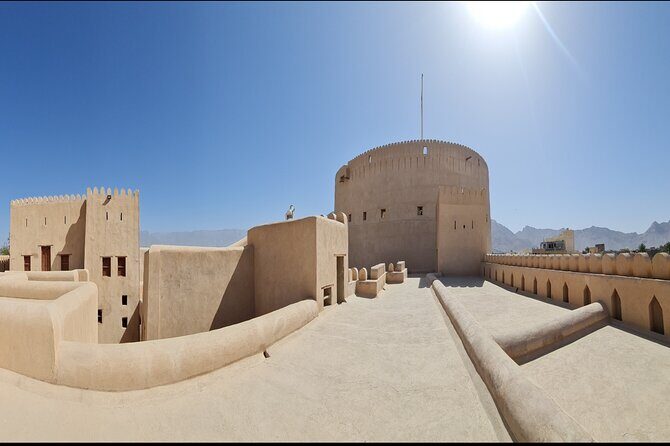 Full-Day Nizwa Fort, Bahla Fort and Jabreen Castle Private Tour - The Nizwa Souk stop: silver jewelry and khanjar craft in context