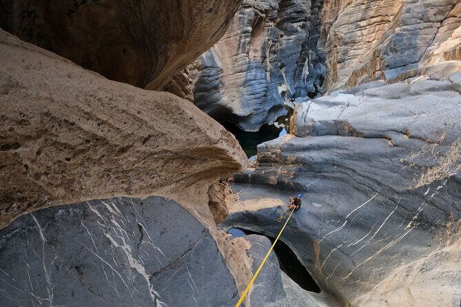 Full Day - Snake Canyon Adventure Tour in Jebel Shams region - Private, English-speaking guidance with Abdul: what that means on the ground