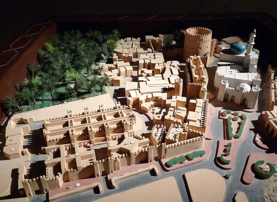 Full-Day Tour in Oman: Enchanting Forts of Nizwa and Jabreen - Nizwa Souq: a 20-minute dose of real market life