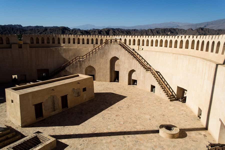 Full-Day Tour in Oman: Enchanting Forts of Nizwa and Jabreen - Jabrin Castle: plasterwork, carved doors, and painted beams