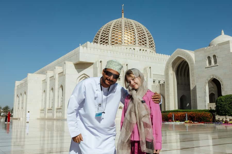 Guided Walking Tour of Sultan Qaboos Grand Mosque in Muscat - First impressions: minarets, dome, and the courtyard’s quiet shift