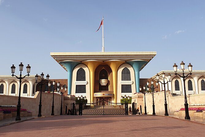 Half-Day Private Muscat City Tour- with a local guide - Sultan Qaboos Grand Mosque: how to handle the strict dress code