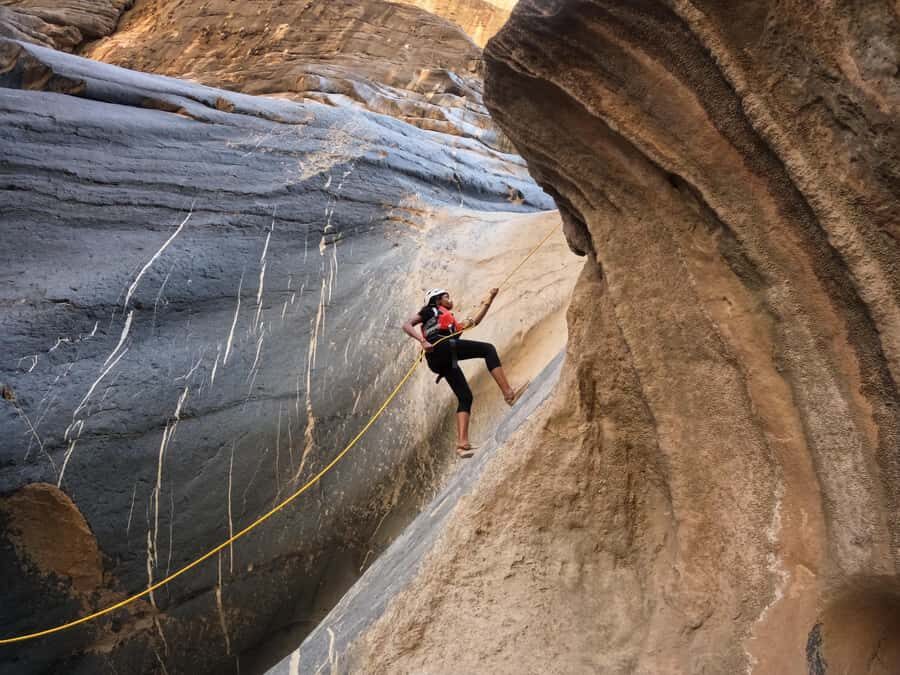 Jebel Shams: Full Day Adventure Tour through Snake Canyon - Getting there from Muscat or Nizwa: the off-road reality