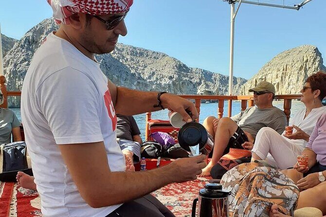 Khasab Dhow cruise-Half day with summing, dolphin watching - The group size and staff vibe: the difference between chaos and comfort