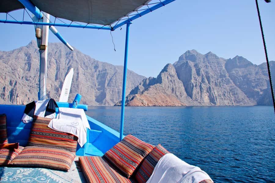 Khasab Musandam |Telegraph Island |Dhow Cruise | Dolphins - Dolphins and marine life: how to spot them without stress