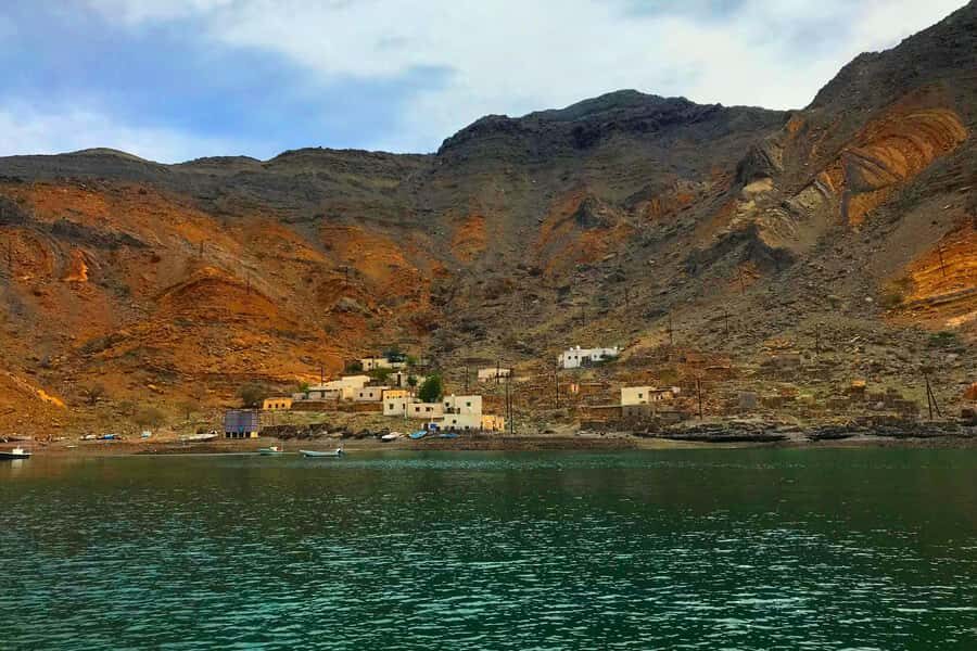 Musandam/Khasab: Overnight Dhow Cruise with Camping and BBQ - Kayak time: add movement, not just another swim