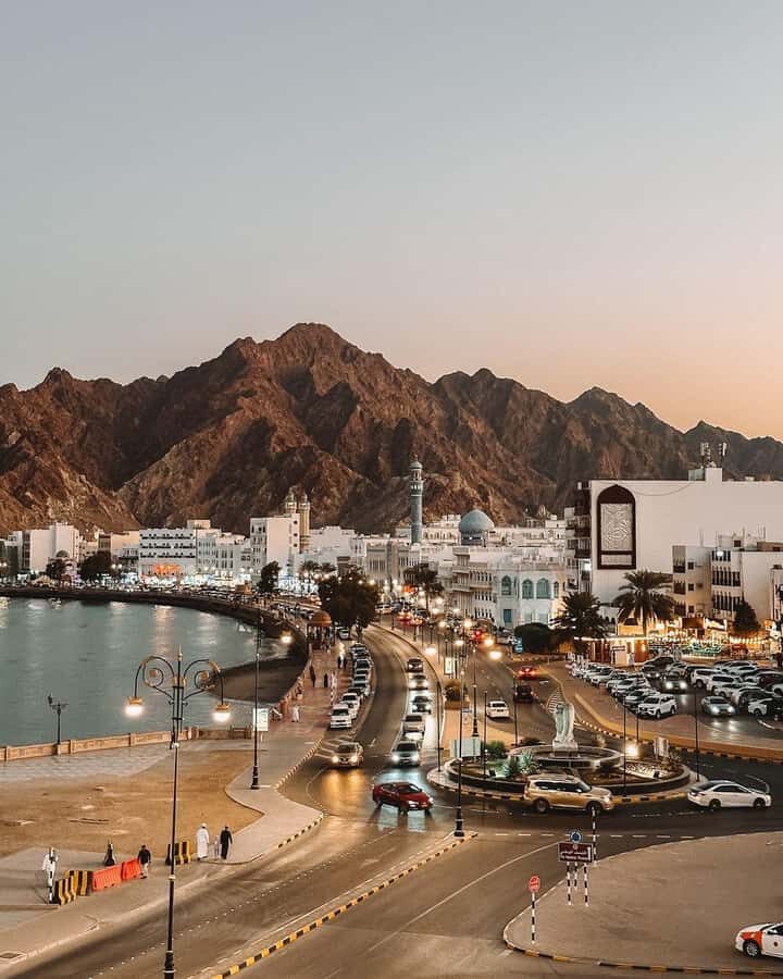 Muscat City Tour and life with Omani Guy ( luxury car). - Sultan Qaboos Grand Mosque: the 20,000-seat opener