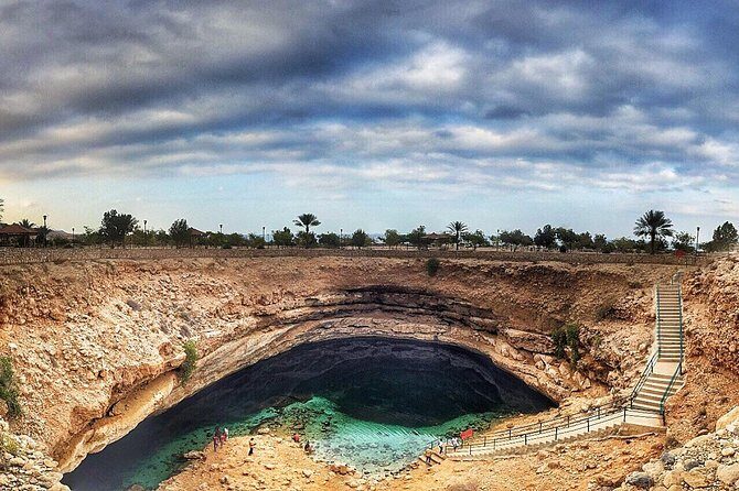 Muscat City & Wadi Shab Full-Day Adventure - Stop 5: Mutrah Souq—Al Dhalam lanes and harbor-side trading