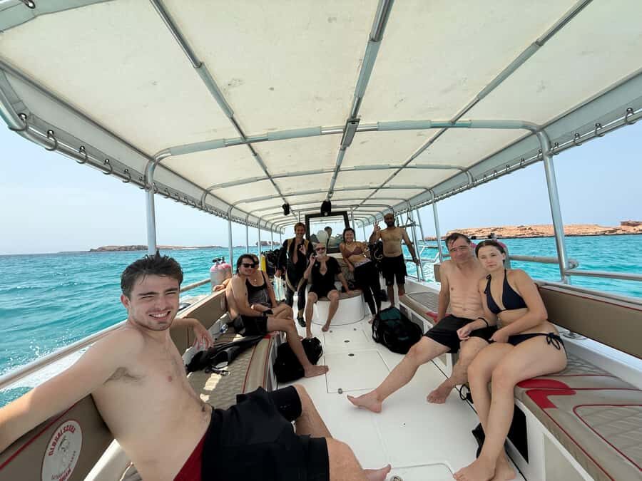 Muscat: Daymaniyat Islands Snorkeling Tour - Food and drinks on board: practical fuel, not just snacks