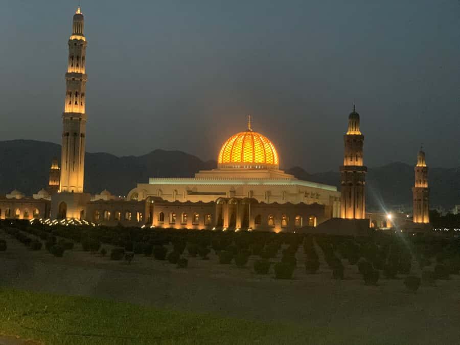 Muscat: Evening Group City Guided Tour with Free Dinner - Sultan Qaboos Grand Mosque: The Best Way to Start