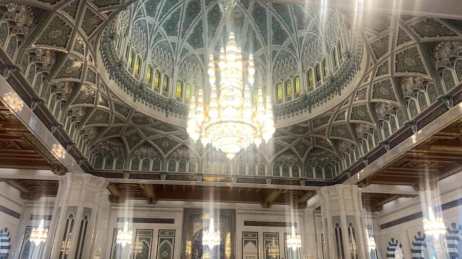 Muscat: Group City Tour with Pickup and Lunch or Dinner - Qurum Beach photo stop plus karak tea and Omani bread