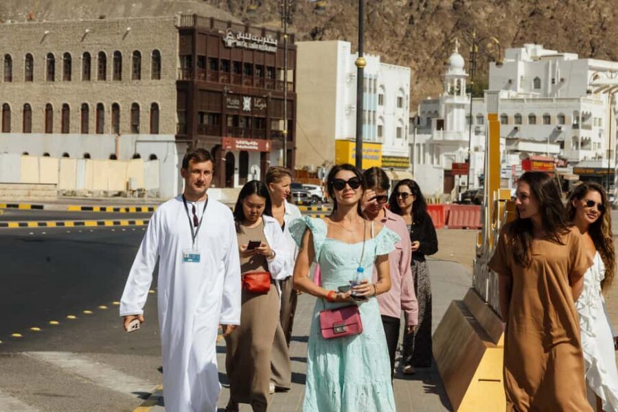 Muscat: Guided Walking Tour of Corniche, Souq & Mutrah Fort - Why This 2-Hour Walk Works in Muscat (and for Your First Day)