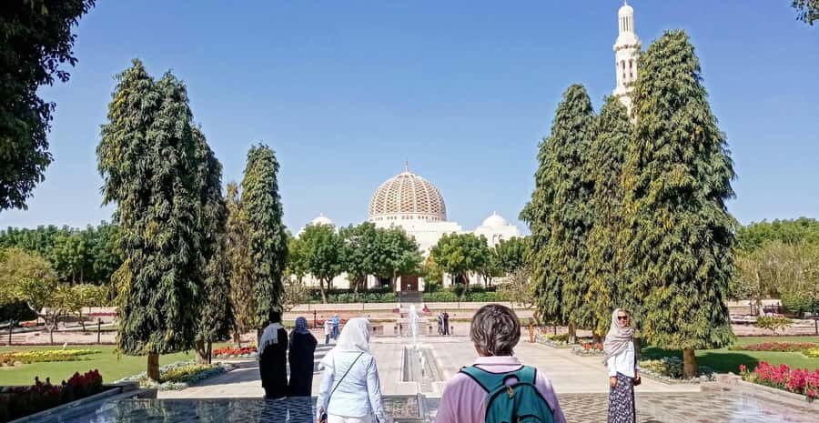 Muscat: Night Tour 4 Hours - Mutrah Corniche: the coast air and the best pacing break