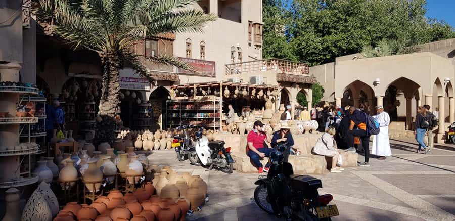 Muscat: Nizwa and Jabal Shams- Full Day Tour - Al Hamra loam village: traditional Oman beyond the main sights