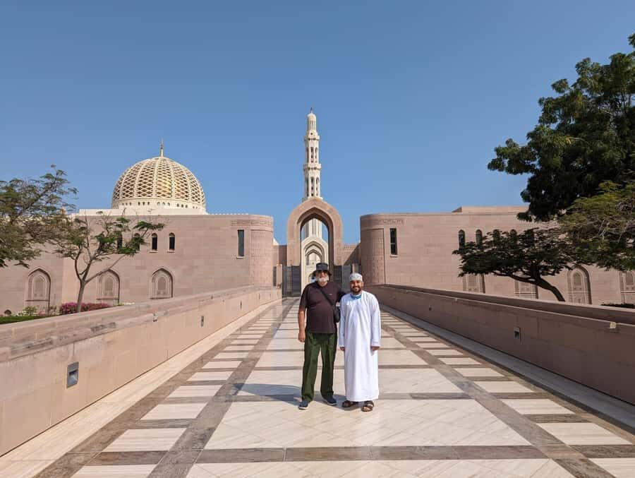 Muscat: Private City Guided Tour - Omani bread and Karak tea: a quick taste stop that works