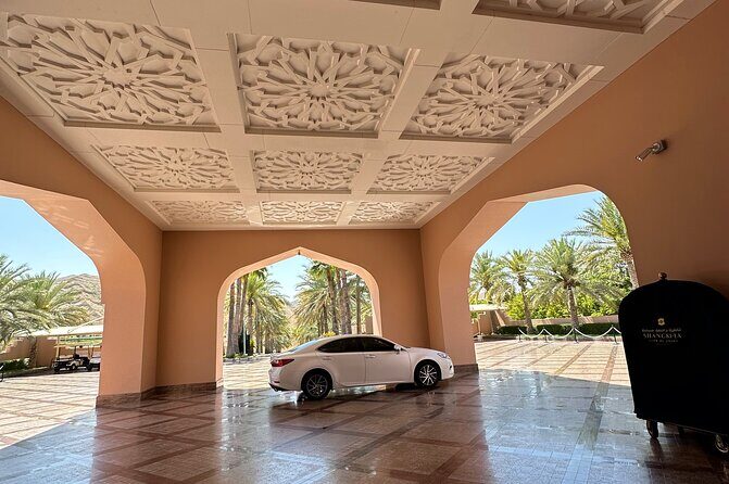 Muscat : private full-day luxury tour inside - The free Omani dinner: where the tour stops being sightseeing