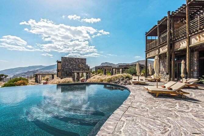 Muscat : Private transfer to and from Jabal Al Akhdar - The 2-hour air-conditioned ride: comfort, snacks, and calm driving