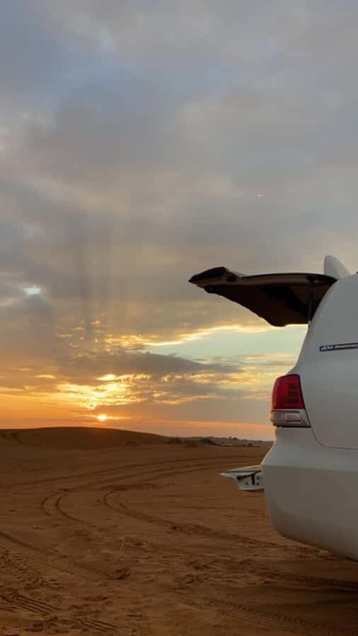 Muscat: Wadi Bani Khalid & Sunset at Wahiba Sands - Lunch break: local food that keeps the day moving