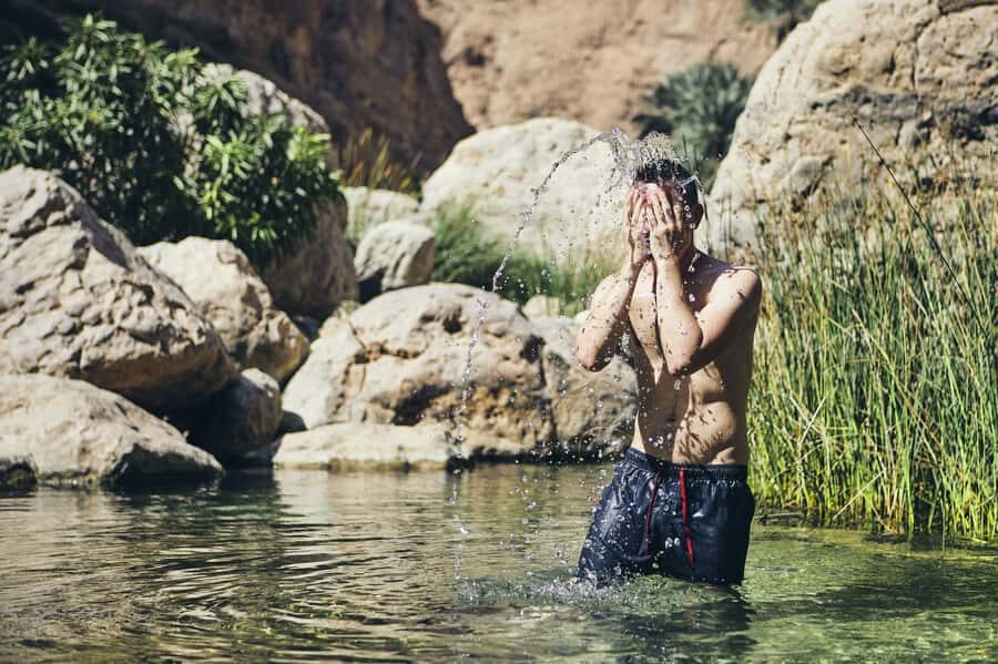 Muscat: Wadi Shab and Bimmah Sinkhole Full-Day Tour - Guides in English, Russian, or Arabic: photo help and calm pacing
