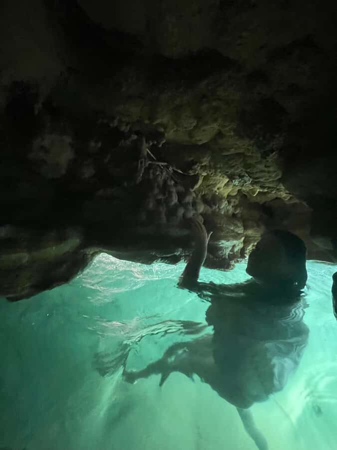 Muscat: Wadi Shab, Romantic Cave and Sinkhole Full-day Trip - Key things that make this trip work