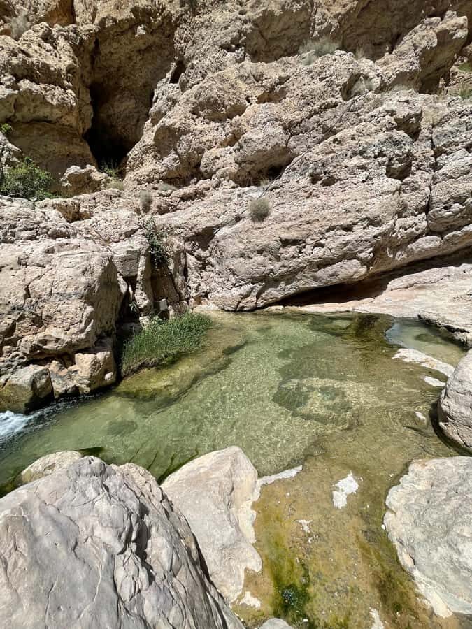 Muscat: Wadi Shab, Romantic Cave and Sinkhole Full-day Trip - Bimmah Sinkhole: a second water-world with a different vibe