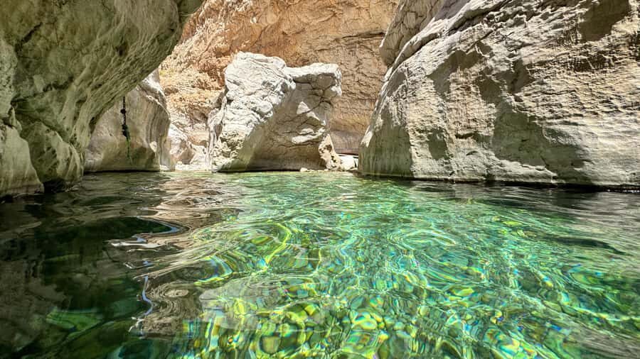 Muscat: Wahiba Desert and Wadi Bani Khalid Guided Group Tour - Lunch stop: included food that keeps the day from feeling rushed