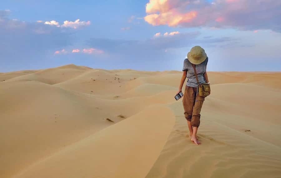 Muscat: Wahiba Sands & Wadi Bani Khalid Full-Day Tour+Lunch - Lunch, snacks, and staying comfortable in the heat