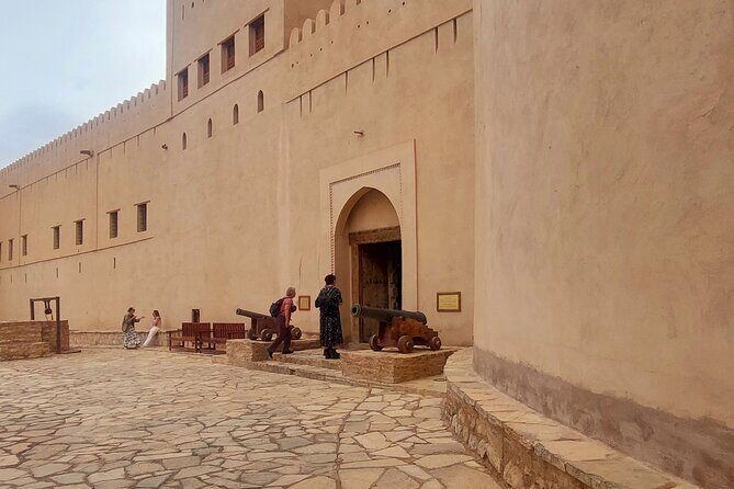Nizwa and Jebel Akhdar Discovery: Guided Small Group Experience - Fanjah mountain drive and a quick photo stop
