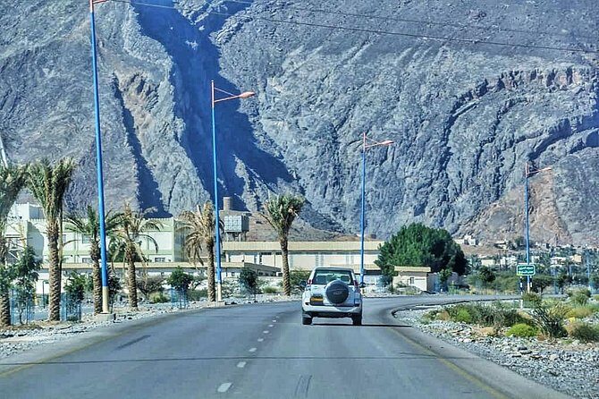 Nizwa and Oman's Grand Canyon: Full-Day Adventure - The 8:00 departure and road rhythm from Muscat