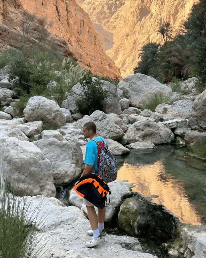 Oman’s Hidden Gems: Wadi Shab & Bimmah Sinkhole - How the guides shape the day: safety, pace, and photos