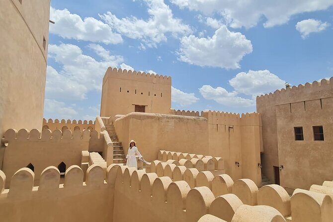 Private 2-Days Jebel Shams Overnight Camping Tours - Day 2: Breakfast, the Jebel Shams Canyon Walk, Then Bahla Fort and Jabreen