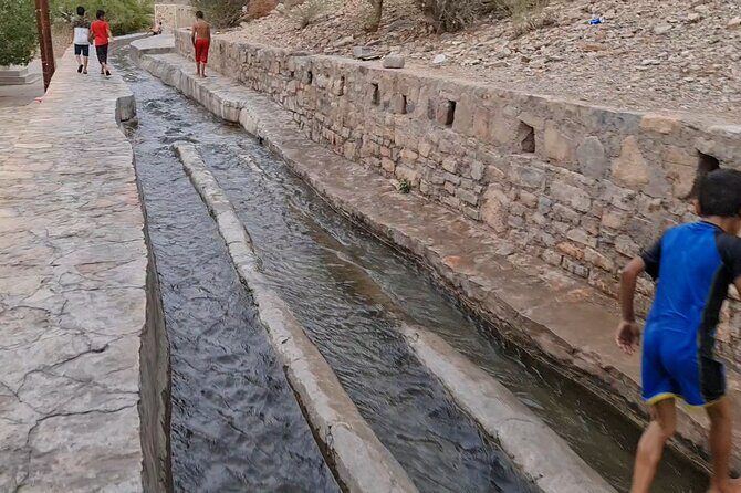 Private Day-Tour in Nizwa and Jebel Akhdar - Price and what to budget for a smooth day