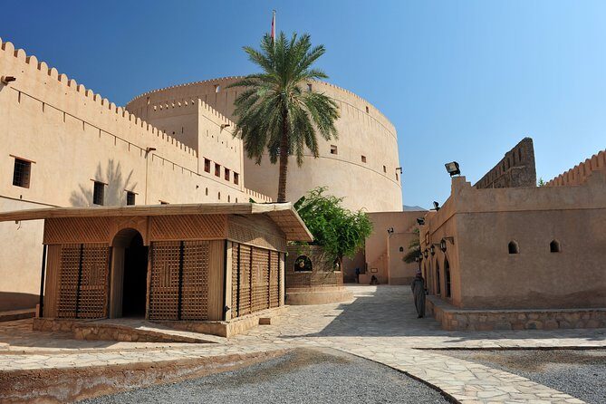 Private Day Trip to Nizwa & Jabal Shams (The Grand Canyon of Oman) - Timing, comfort, and what to pack for an 8–9 hour mountain day