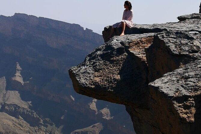 Private Full Day Guided Balcony Walk Hiking to Jebel Shams - Transportation and comfort: why 4WD matters here