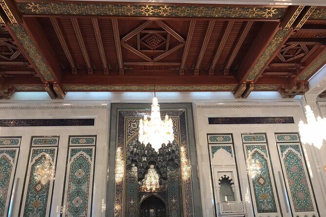 Private Full Day Muscat City Tour - Qurum Beach and the fish market road: coastal Muscat without the rush