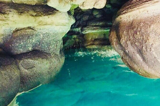 Private Full-Day Wadi Shab and Bimmah Sinkhole Tour - Fins Beach in Tiwi: White Pebbles, Deep Blue Water, and Slow Time